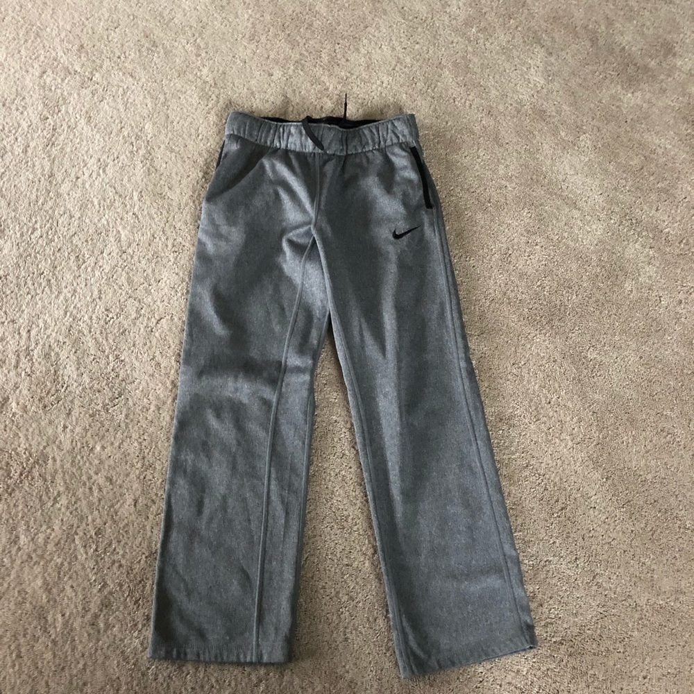 Girl size M Nike Sri-fit sweatpants